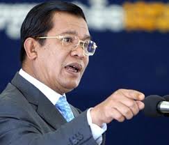 លោក ហ៊ុន សែន ប្រតិកម្មនឹង សម្តេចក្រុមព្រះផ្សព្វផ្សាយព័ត៌មានមិនពិត រឿងព្រះមហាក្សត្រមានគម្រោងកោះហៅមេបក្សទាំងបី